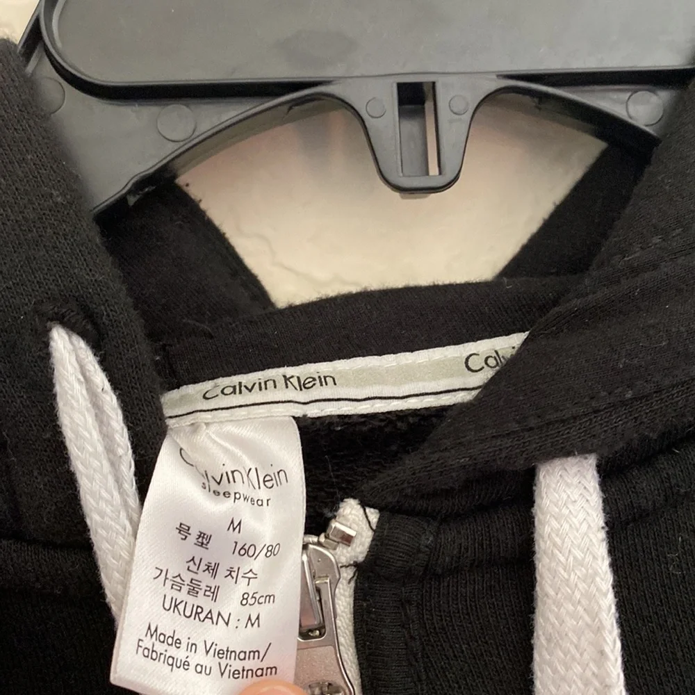 Calvin Klein - Picture 2 of 2